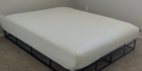 NEW Queen 12” Memory Foam Mattress – Zinus Green Tea – Delivery Available”