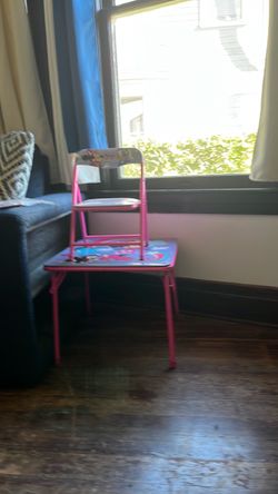 Minnie Mouse table!! 10$!