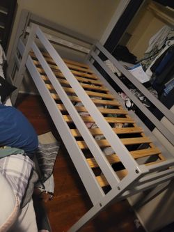 Low profile bunkbed