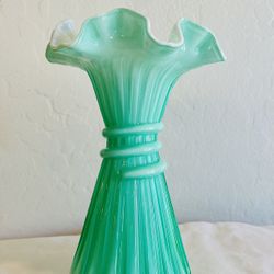 Vintage Fenton Heritage Green Overlay Wheat Vase Cased White Uranium Glass Glows