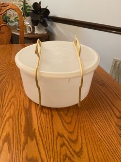 Tupperware # 256 Cake Taker ( large)