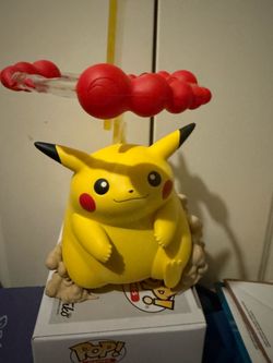 Pikachu VMAX Figure