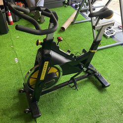Matrix E-Series Livestrong Indoor Cycle – Commercial Grade
