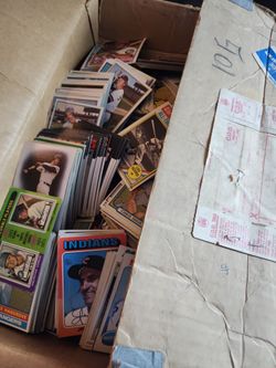 Over 600 Old Baseball cards box lot
