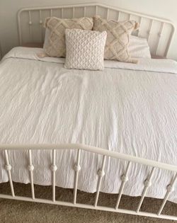 White queen bed frame
