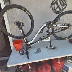 SPECIALIZED MOUNTAIN BIKE