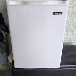 Magic Chef Mini Frig