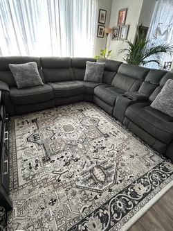 Modern Sofa – Excellent Condition – Clean & Comfortable