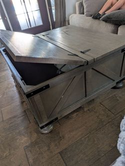Storage coffee table
