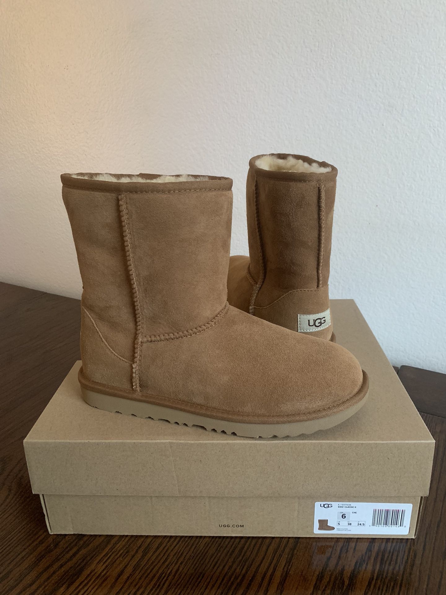 New Size:6Y(8 women) UGG Boots Botas UGG Nuevas Talla:6Y(8 mujer) 🏠Oxnard,California 93033 $80