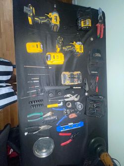 2 dewalt drills w/ batteries + tools