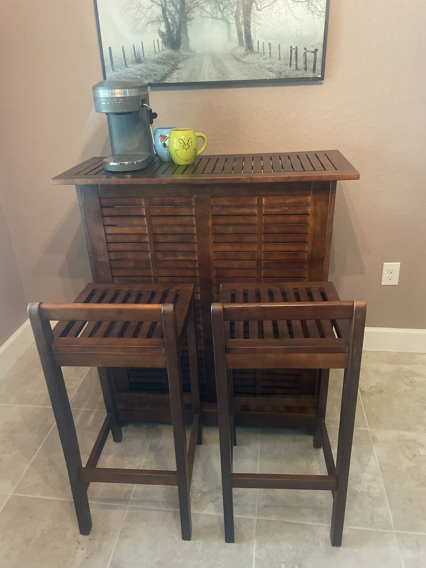 Bar Set With 2 Stools