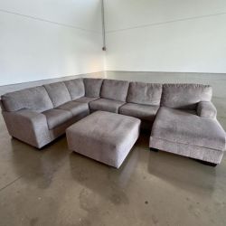 🛋  Ashley Sectional with Ottoman 🚚 DELIVERY AVAILABLE