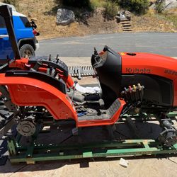 Kubota b2301 Diesel 4x4 Compact Tractor Farm Lawn Vinyard
