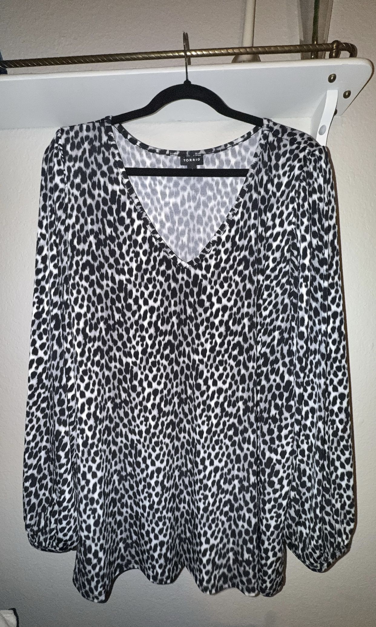 Torrid Studio Knit Cheetah V-Neck Puff Long Sleeve Top