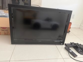 32” Vizio Flat Screen TV with Wall Mount