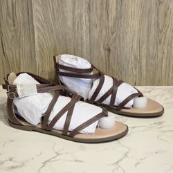 Journee Women's Zailie Wide Gladiator Sandals