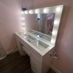 Makeup Vanity In box !!
