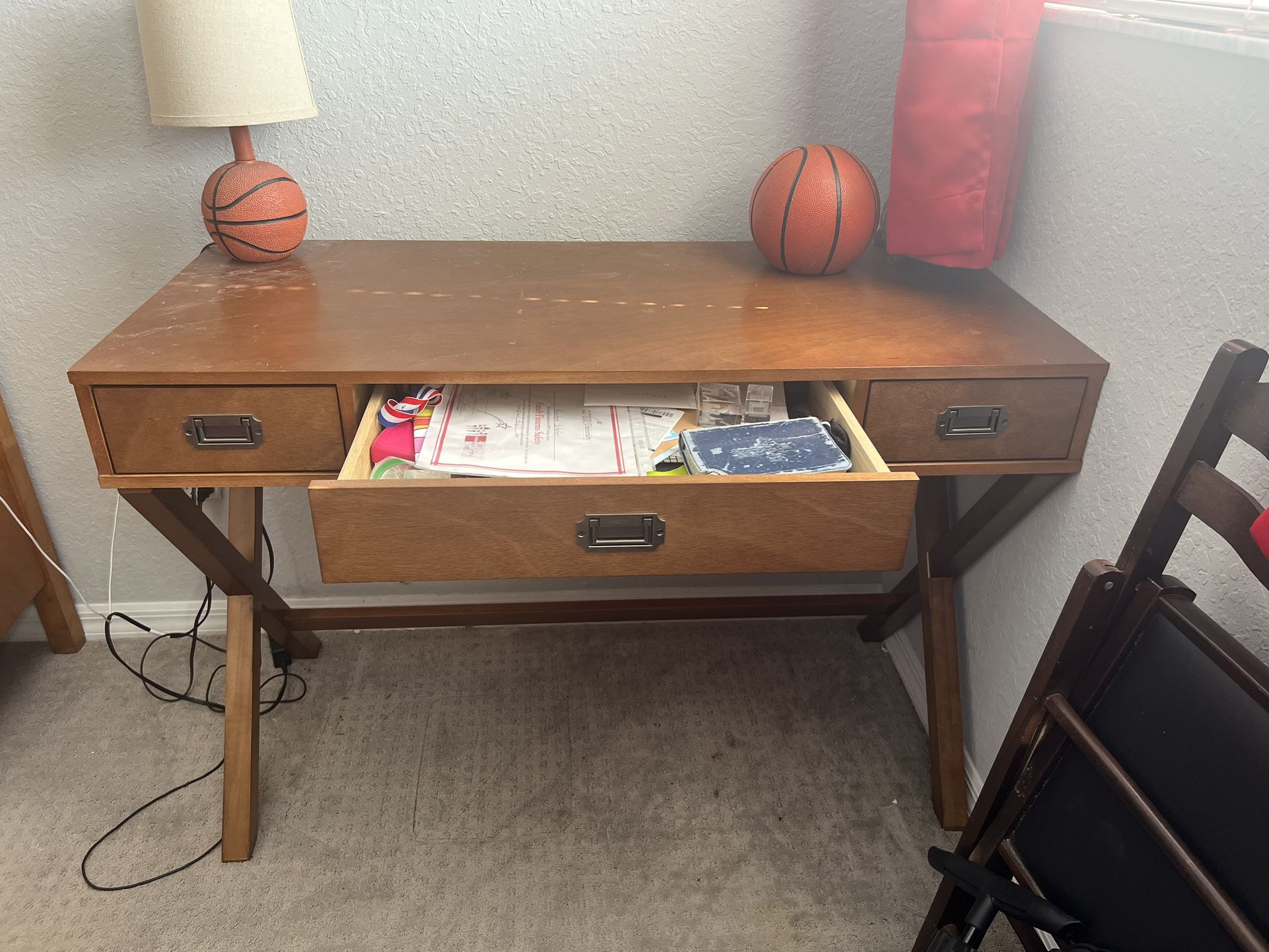 Like New Desk 3 Drawers