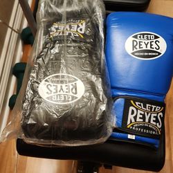 Replicates Of  Reyes Gloves 14 And 16 Oz Brand new 