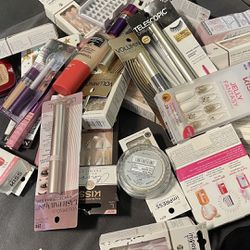 bunch of makeup and nails 💅 brand new 🔥 worth of $400 only for  $120
