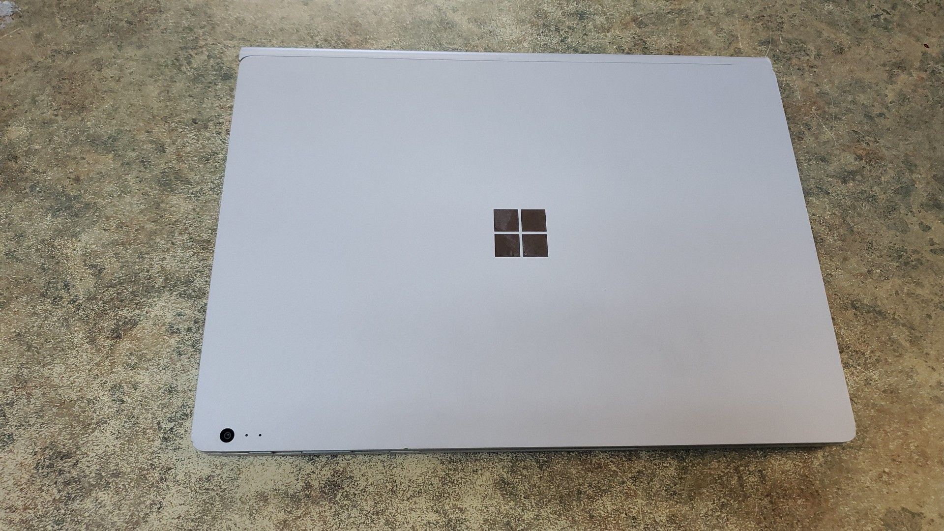 Microsoft Surface Book 2...info in photos.