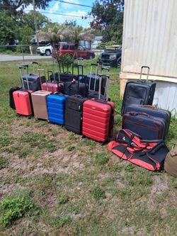 NICE LARGE OR SMALL  PULL  ALONG LUGGAGE