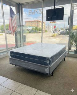 Mattress and Box Spring Queen Size / Colchon y Caja de Madera Tamano Queen