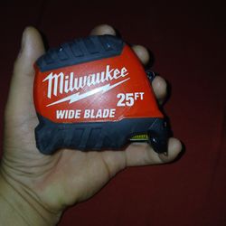 25 ft Milwaukee Wide Blade M-tape