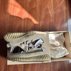 ADIDAS YEEZY 350 V2 EARTH SIZE 8 DS W Tags