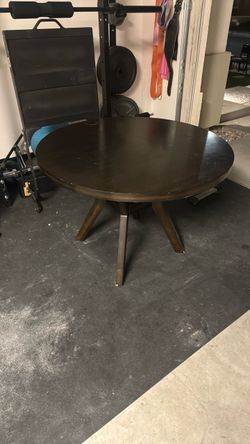 Table w 3 chairs