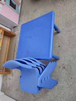 Rectangular kid's plastic activity table and 4 chairs
