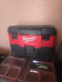 Milwaukee vacuum m18