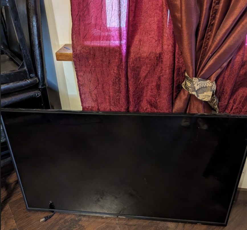 Toshiba 43 Inch Television  With Wall Mount