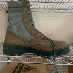 Military Boots Size 7 1/2 R