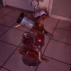 Wine rack holds 8 bottles