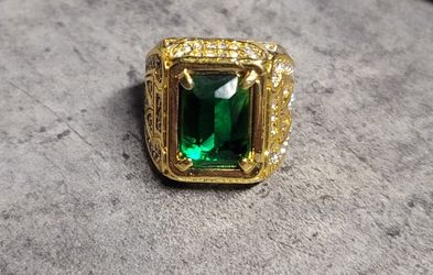 Men's Or Women's Emerald ring