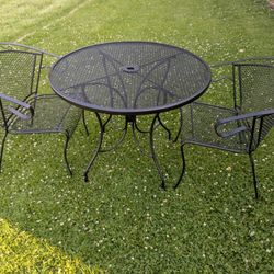 Plantation Patterns Wrought Iron Bistro Set (Meet Up is In Darien)