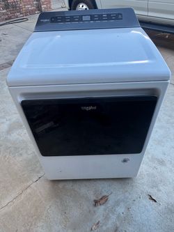 Like new.. Whirlpool Front-Load Dryer White