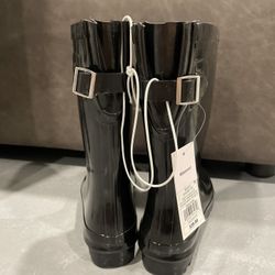 Size 8 Rain boots 