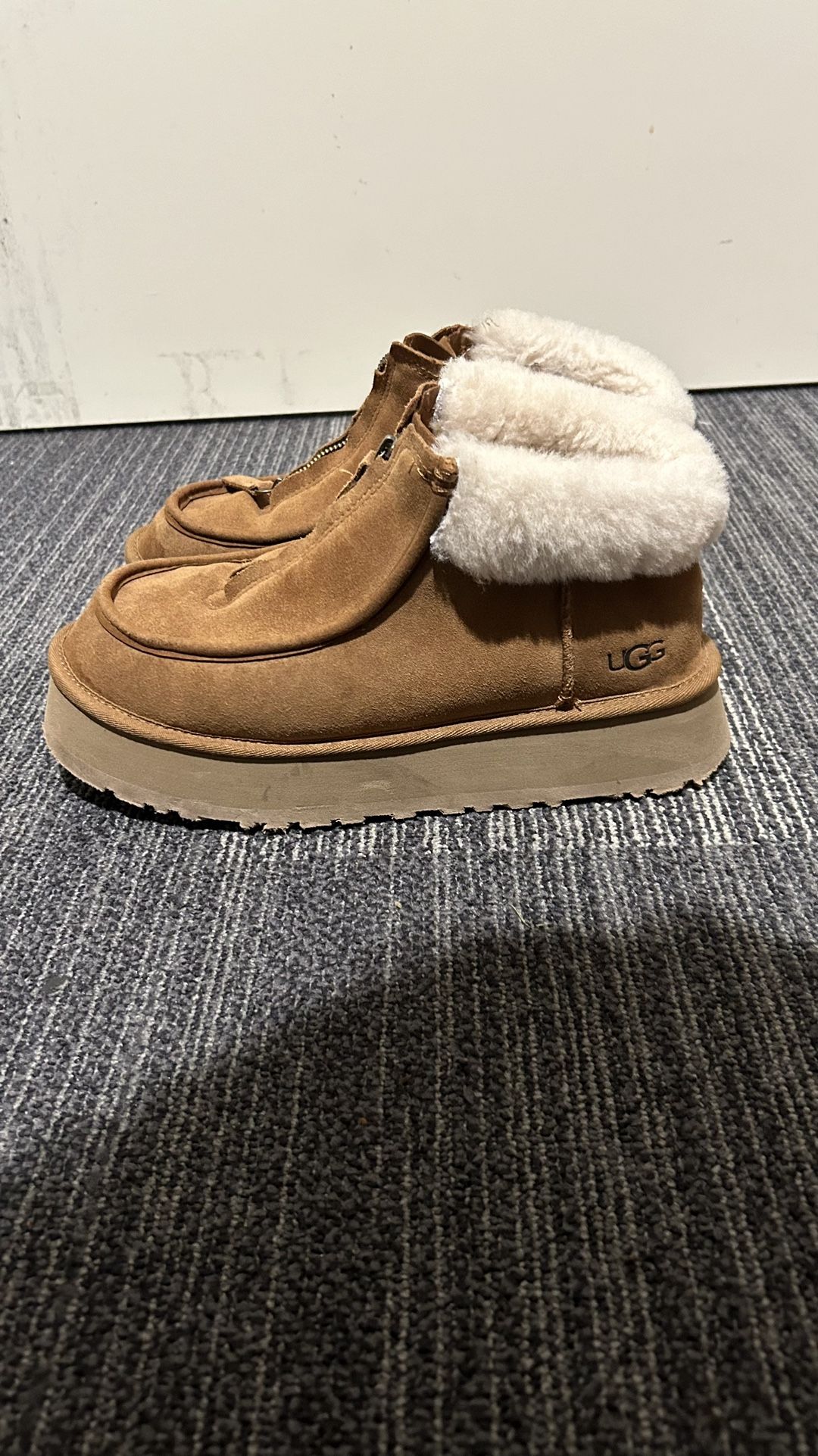 UGG Platform Funkette Boots 