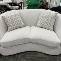65”Loveseat ，$280