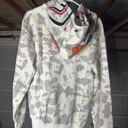 Bape Hoodie (L)