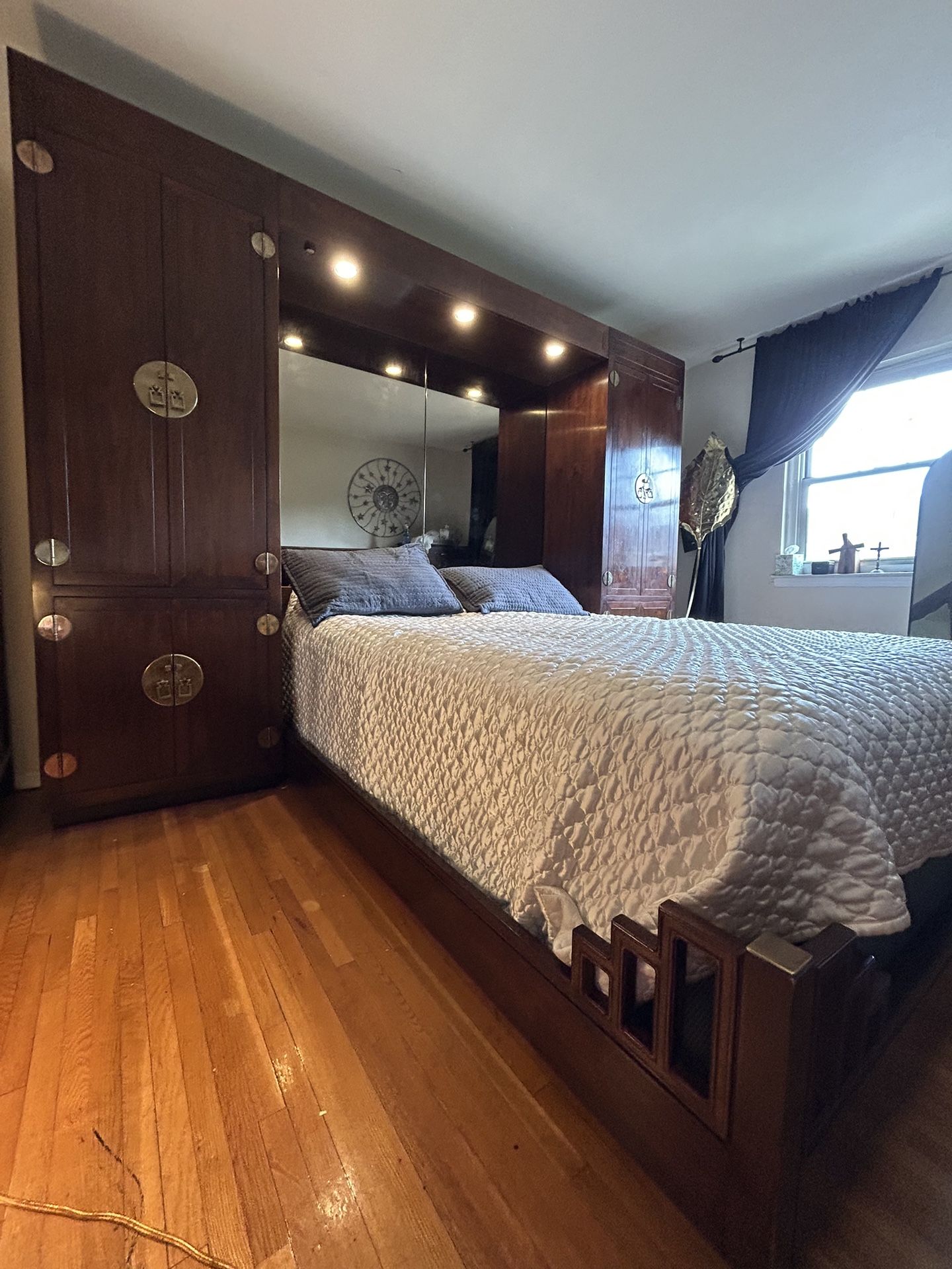 Boho Henredon Queen Bed & Side Armoires With Lighting