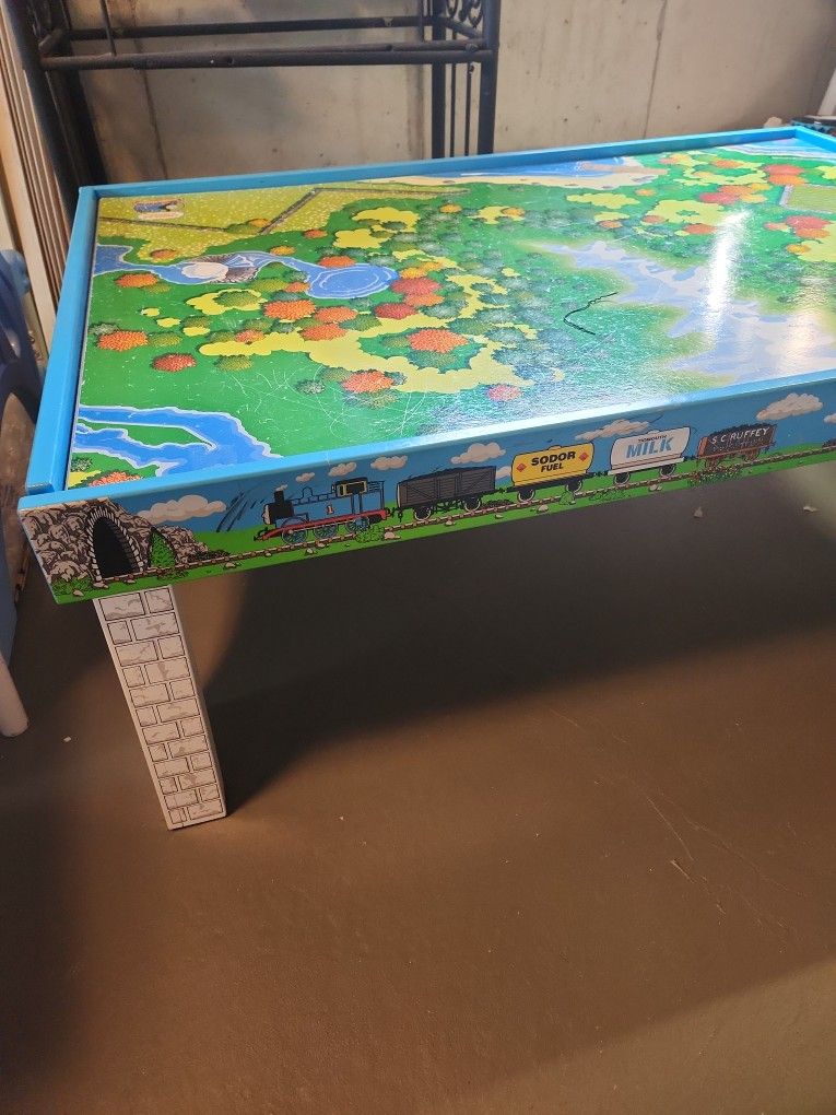 Thomas & FRIENDS TABLE