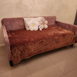 Beautiful Pink Daybed Twin Bed 