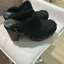 Ugg Clogs Like New  Size 7