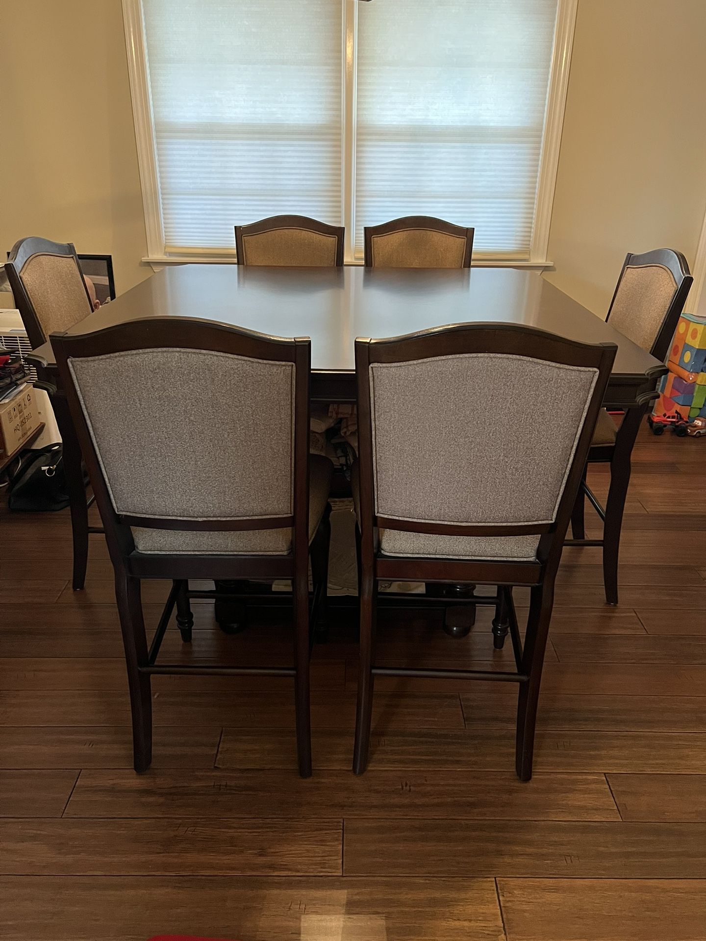 Bay City 8 Piece Dining Table