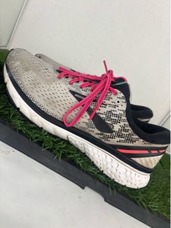 Brooks Running Shoes Womens Size 11 Grey Ghost 11 Low Top Lace Up Sneakers