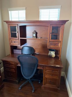 Executive Wood Desk with Hutch & Mesh Office Chair Set